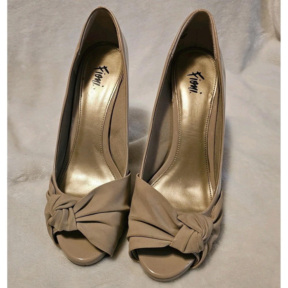 Fioni Peep-Toe Tan Patent Leather 4 In Heels Women's Size 8.5